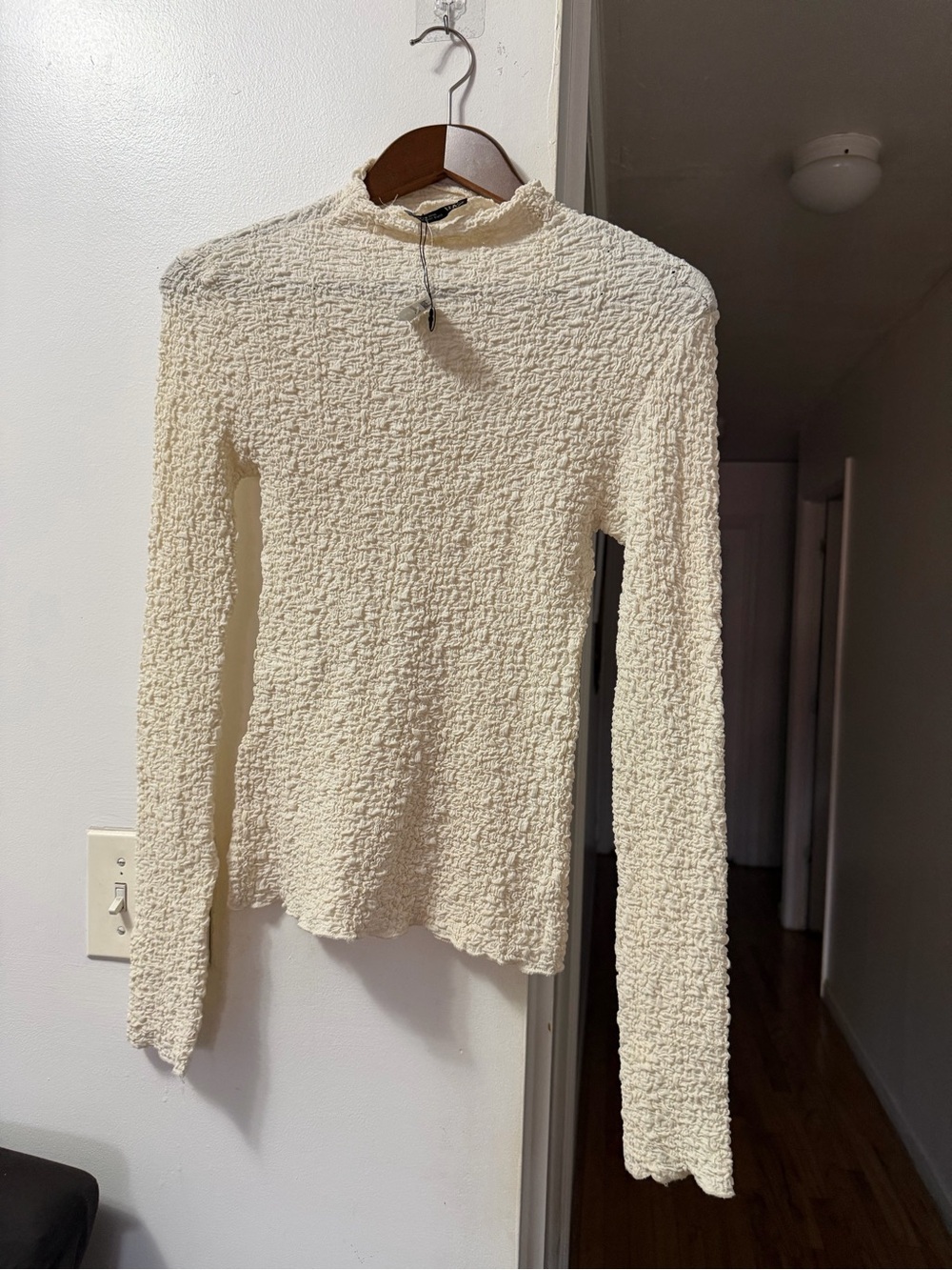 Zara Cream Textured Long-Sleeve Top - Picture 3 of 3